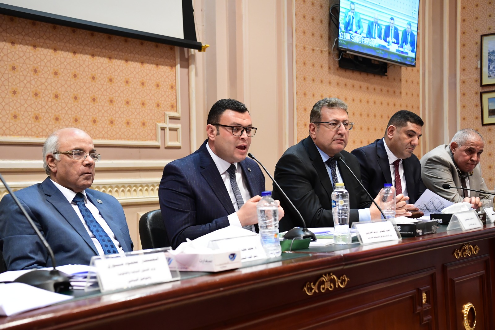 رئيس محلية النواب يستنكر فكرة تعويض المستأجرين بمساكن بديلة في مشروع قانون الإيجار القديم رئيس محلية النواب يستنكر فكرة تعويض المستأجرين بمساكن بديلة في مشروع قانون الإيجار القديم