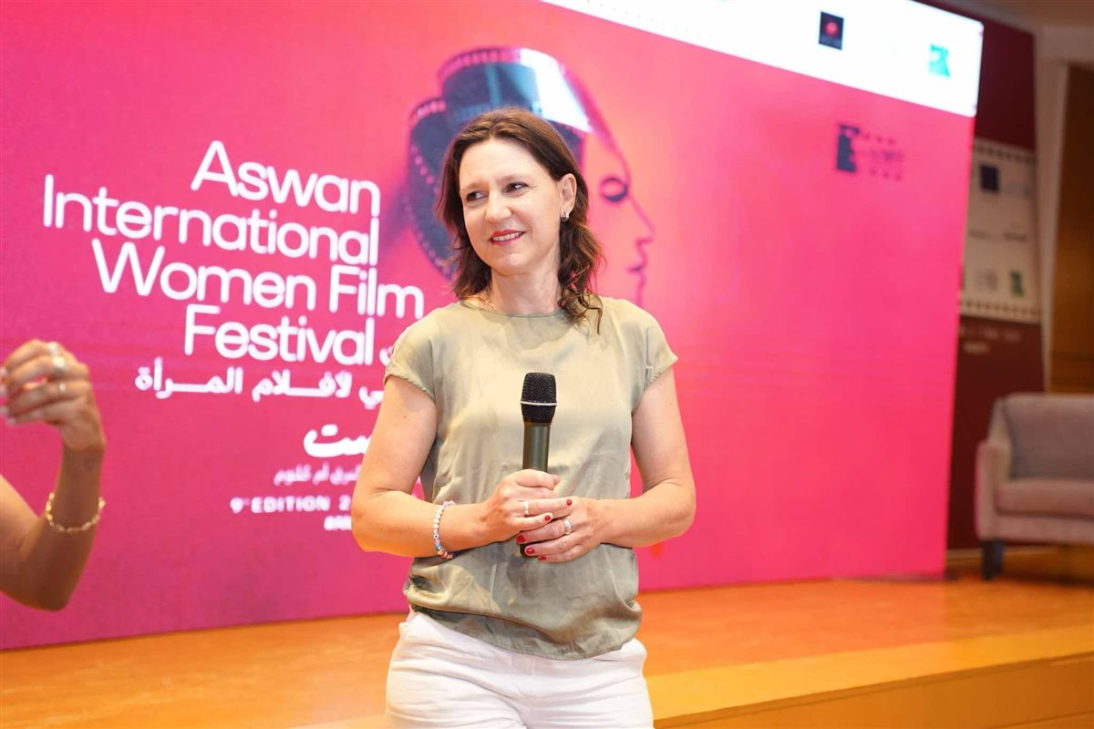 مهرجان أسوان الدولي لأفلام المرأة يكرم المخرجة الهولندية إليزابيث فرانيه مهرجان أسوان الدولي لأفلام المرأة يكرم المخرجة الهولندية إليزابيث فرانيه