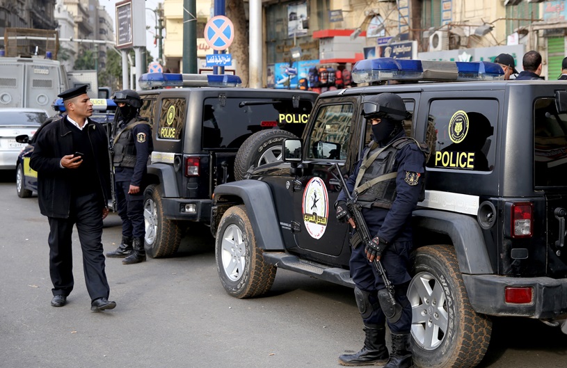 مصر.. القبض على 16 مسئولاً حكومياً باتهامات التزوير والرشوة واستغلال السلطة مصر.. القبض على 16 مسئولاً حكومياً باتهامات التزوير والرشوة واستغلال السلطة 