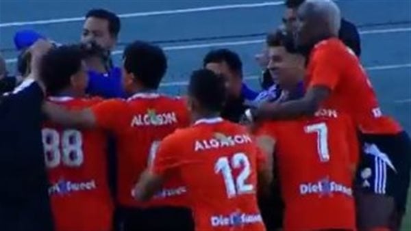 بيراميدز يسقط أمام فاركو بثلاثية بالدوري الممتاز.. ويمنح فرصة ذهبية لـ الأهلي بيراميدز يسقط أمام فاركو بثلاثية بالدوري الممتاز.. ويمنح فرصة ذهبية لـ الأهلي