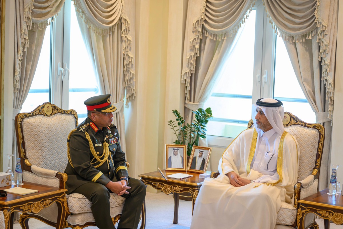 وزير الدولة للشؤون الداخلية يجتمع مع رئيس أركان الجيش بجمهورية بنغلاديش الشعبية وزير الدولة للشؤون الداخلية يجتمع مع رئيس أركان الجيش بجمهورية بنغلاديش الشعبية