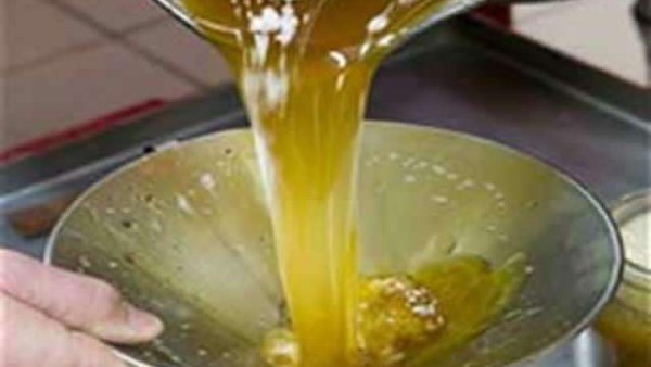 الزيت الصافي ذو الرائحة والطعم الطبيعيين هو الأكثر أمانًا الزيت الصافي ذو الرائحة والطعم الطبيعيين هو الأكثر أمانًا