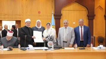 الأزهر يكرِّم عددًا من الأساتذة والأطباء بمستشفيات الجامعة