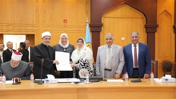 الأزهر يكرِّم عددًا من الأساتذة والأطباء بمستشفيات الجامعة الأزهر يكرِّم عددًا من الأساتذة والأطباء بمستشفيات الجامعة