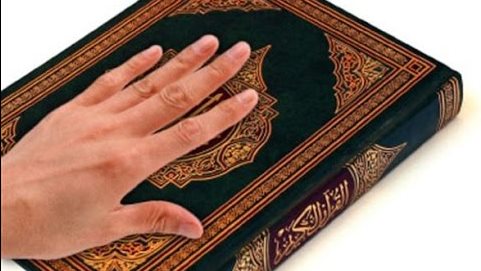 دار الإفتاء: حالة واحدة يجوز فيها للحائض لمس المصحف وقراءة القرآن منه دار الإفتاء: حالة واحدة يجوز فيها للحائض لمس المصحف وقراءة القرآن منه
