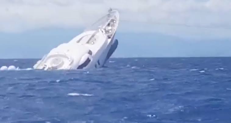 خبراء يبدأون عملية انتشال يخت فاخر غرق قبالة سواحل صقلية وأسفر عن مقتل 7 أشخاص
