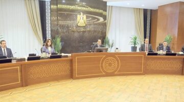الحكومة تتصدى لمحتكرى السلع