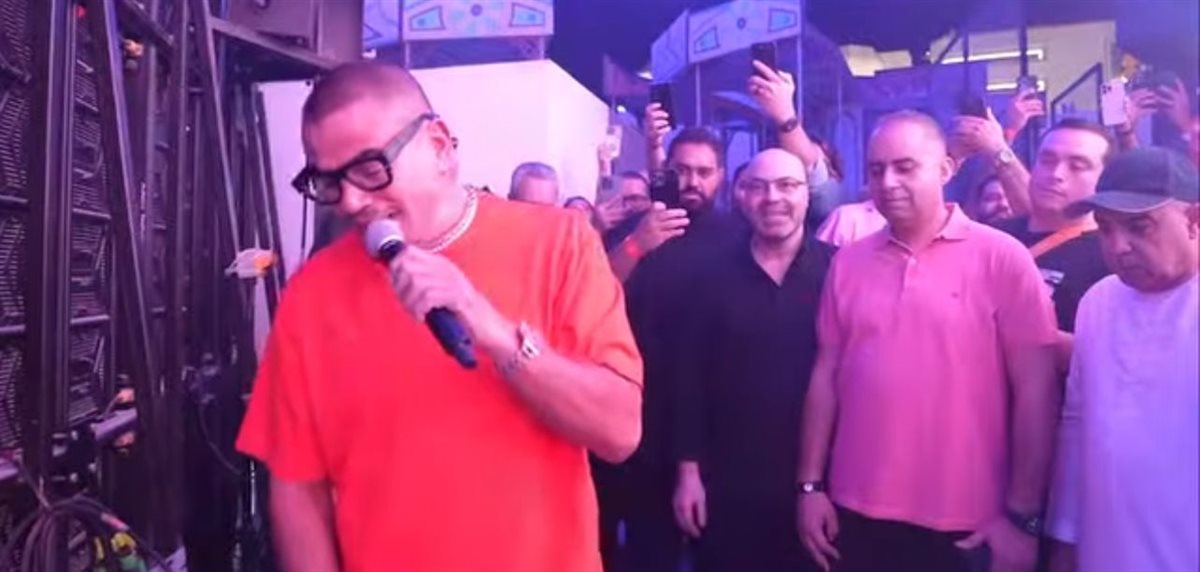بـ لوك جديد.. عمرو دياب يشعل حفله في القرية العالمية بـ دبي بـ لوك جديد.. عمرو دياب يشعل حفله في القرية العالمية بـ دبي