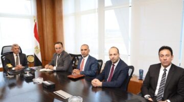 «وكالة الفضاء» تبحث التعاون مع شركتي Space42 الإماراتية وTriangle Group المصرية