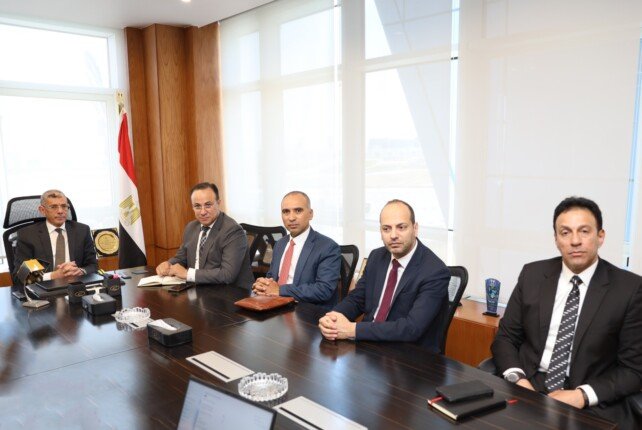 «وكالة الفضاء» تبحث التعاون مع شركتي Space42 الإماراتية وTriangle Group المصرية «وكالة الفضاء» تبحث التعاون مع شركتي Space42 الإماراتية وTriangle Group المصرية