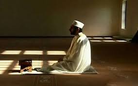 حكم من يؤخر صلاة العشاء إلى منتصف الليل.. الإفتاء تحذر من 3 أمور