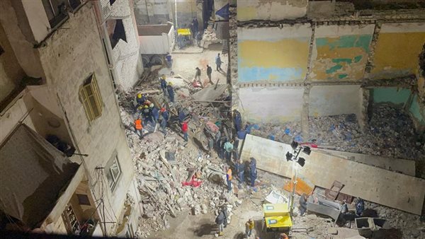 بدء رفع أنقاض المنزل المنهار في الفواخير بأسيوط بعد تصريح جهات التحقيق بدء رفع أنقاض المنزل المنهار في الفواخير بأسيوط بعد تصريح جهات التحقيق