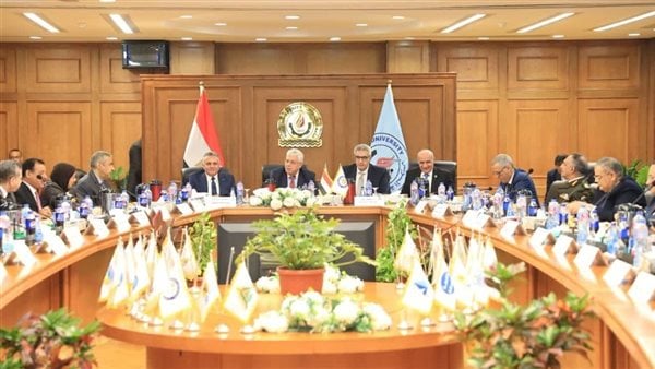 التطبيق بعد 10 سنوات بـ2000 دولار.. الأعلى للجامعات يعدل قرار رسوم إعارة أعضاء هيئة التدريس| خاص التطبيق بعد 10 سنوات بـ2000 دولار.. الأعلى للجامعات يعدل قرار رسوم إعارة أعضاء هيئة التدريس| خاص