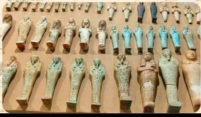 متحف آثار تل بسطا يعرض مجموعة من تماثيل الأوشابتى متحف آثار تل بسطا يعرض مجموعة من تماثيل الأوشابتى