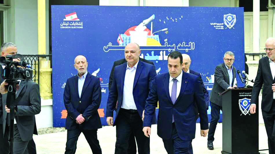 الجيش اللبناني يتسلم فلسطينياً مشتبهاً بإطلاق صواريخ الجيش اللبناني يتسلم فلسطينياً مشتبهاً بإطلاق صواريخ