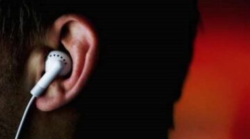 مخاطر الاستخدام الخاطئ لسماعات الرأس والأذن