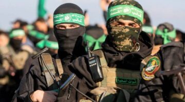 “كمين مُركب”.. “القسام” تعلن قتل وإصابة عسكريين إسرائيليين واستهداف دبابتين وجرافة خلال المعارك بجنوب قطاع غزة