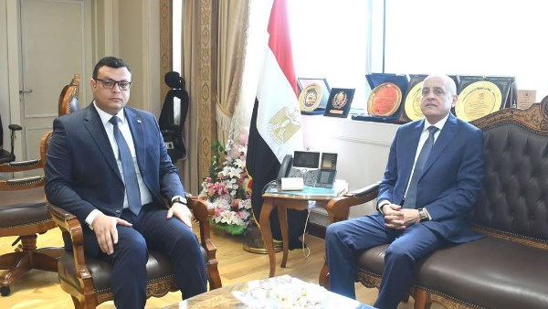 وزير الإسكان يستقبل محافظ الأقصر لمتابعة مشروعات “حياة كريمة” بالمحافظة وزير الإسكان يستقبل محافظ الأقصر لمتابعة مشروعات “حياة كريمة” بالمحافظة