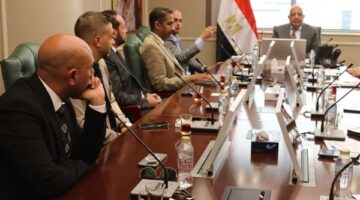 وزير الكهرباء يجتمع بمسئولي شركة "ساى شيلد" لمتابعة تشغيل منظومة الشحن الموحد