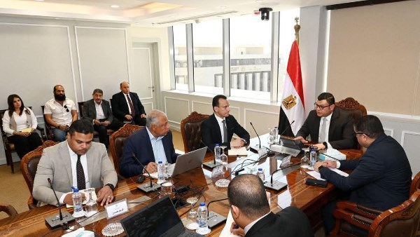 وزير الإسكان يعقد اجتماعا لمتابعة الموقف التنفيذي لـ”حدائق تلال الفسطاط” وزير الإسكان يعقد اجتماعا لمتابعة الموقف التنفيذي لـ”حدائق تلال الفسطاط”