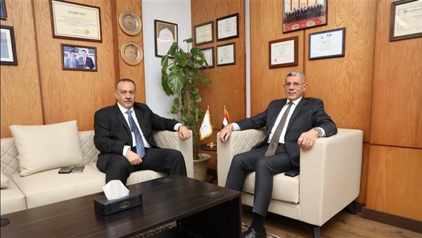 محافظ أسيوط يبحث مع وكالة الفضاء إنشاء معهد لتدريب شباب الصعيد محافظ أسيوط يبحث مع وكالة الفضاء إنشاء معهد لتدريب شباب الصعيد