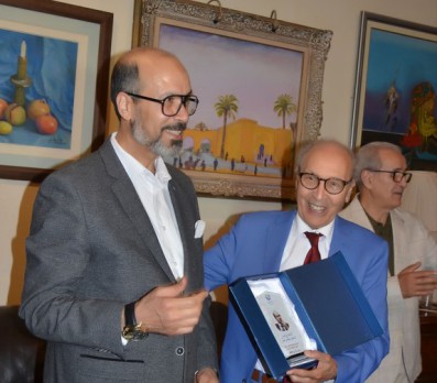 مراكش تكرم الإعلامي والباحث مصطفى غلمان وتقرأ كتابه الجديد “في سوسيولوجيا الإعلام والرقمنة” مراكش تكرم الإعلامي والباحث مصطفى غلمان وتقرأ كتابه الجديد “في سوسيولوجيا الإعلام والرقمنة”