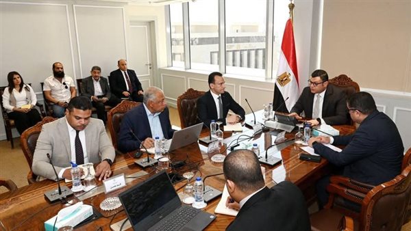 وزير الإسكان يعقد اجتماعا لمتابعة الموقف التنفيذي لـ”حدائق تلال الفسطاط”