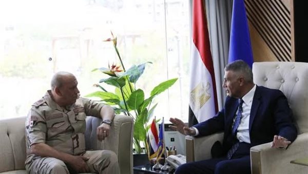 محافظ أسوان يشيد بالدور الوطنى والإنسانى للقوات المسلحة لتوفير السلع الغذائية للمواطنين محافظ أسوان يشيد بالدور الوطنى والإنسانى للقوات المسلحة لتوفير السلع الغذائية للمواطنين