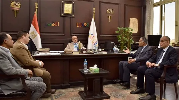 محافظ الأقصر يلتقي وفدًا من حزب أبناء مصر لبحث سبل التعاون المشترك محافظ الأقصر يلتقي وفدًا من حزب أبناء مصر لبحث سبل التعاون المشترك