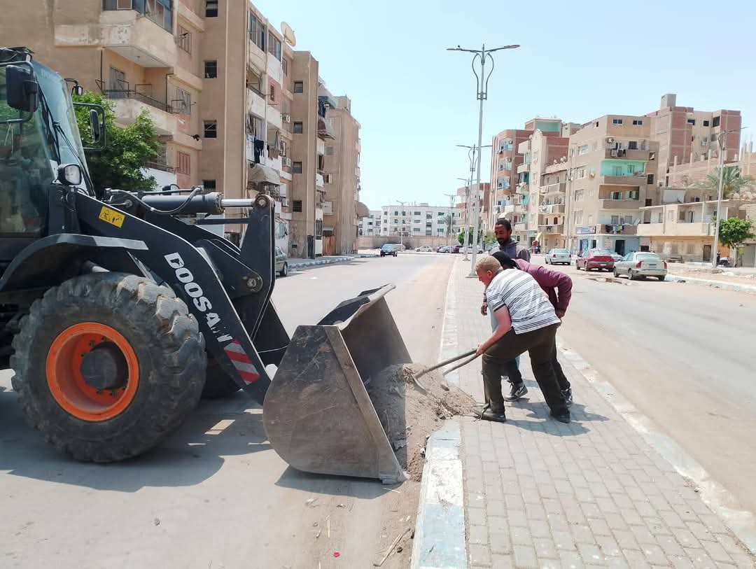 رفع المخلفات في حي الأربعين 