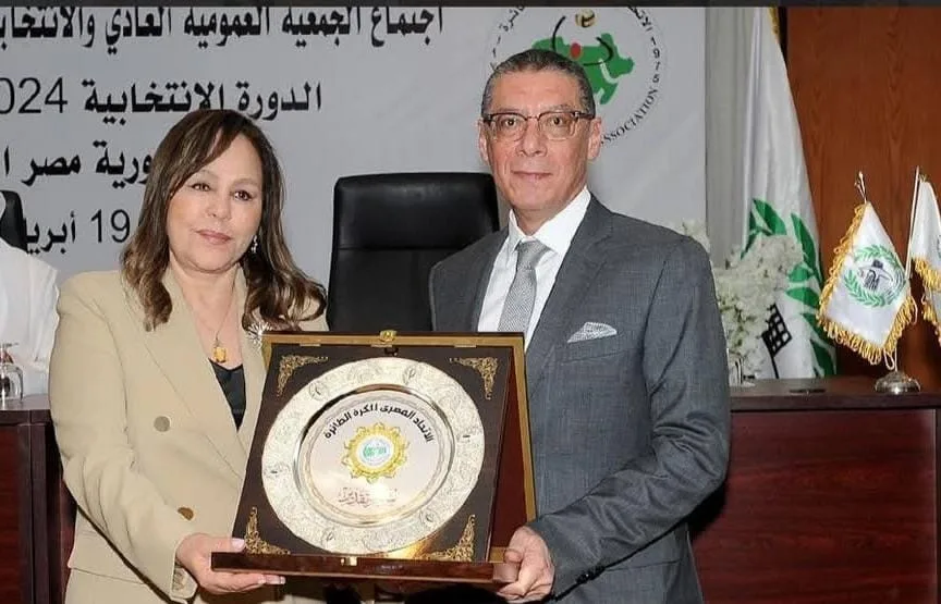 الاتحاد الإفريقي للكرة الطائرة يختار ياسر قمر مستشارًا لمجلس الادارة الاتحاد الإفريقي للكرة الطائرة يختار ياسر قمر مستشارًا لمجلس الادارة