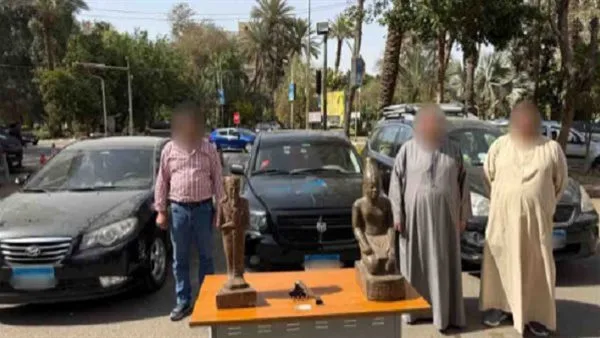 صفقة «آثار مزيفة» تكشف عصابة خطيرة للنصب على المواطنين بالقاهرة صفقة «آثار مزيفة» تكشف عصابة خطيرة للنصب على المواطنين بالقاهرة