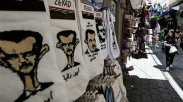 «هدايا تذكارية» رسومات على الجوارب تسخر من بشار الأسد في أسواق دمشق