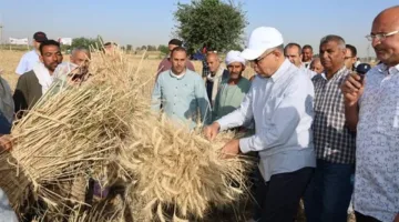 محافظ المنيا يُكرم المزارعين والرائدات الريفيات ومهندسي الإرشاد بمركز العدوة