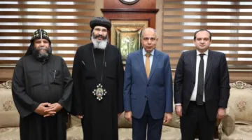 محافظ المنيا يلتقي وفد دير العذراء بالبهنسا لتسليم عقود تقنين أوضاع 52 فدانا