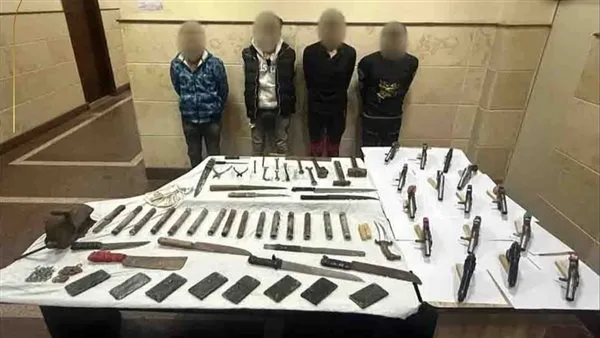 ضبط 4 عناصر إجرامية لإتجارهم في الأسلحة النارية خلال مداهمة أمنية بالبحيرة ضبط 4 عناصر إجرامية لإتجارهم في الأسلحة النارية خلال مداهمة أمنية بالبحيرة