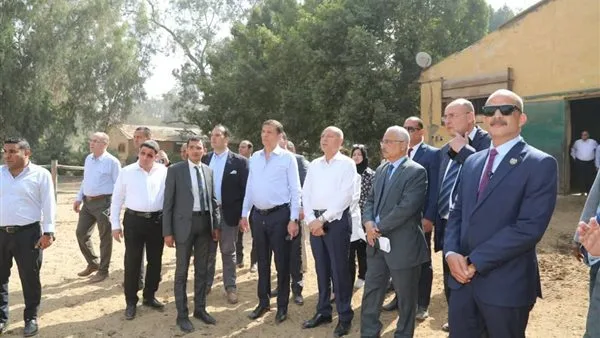 وزير الزراعة ومحافظ القاهرة يتفقدان محطة الزهراء للخيول العربية الأصيلة وزير الزراعة ومحافظ القاهرة يتفقدان محطة الزهراء للخيول العربية الأصيلة