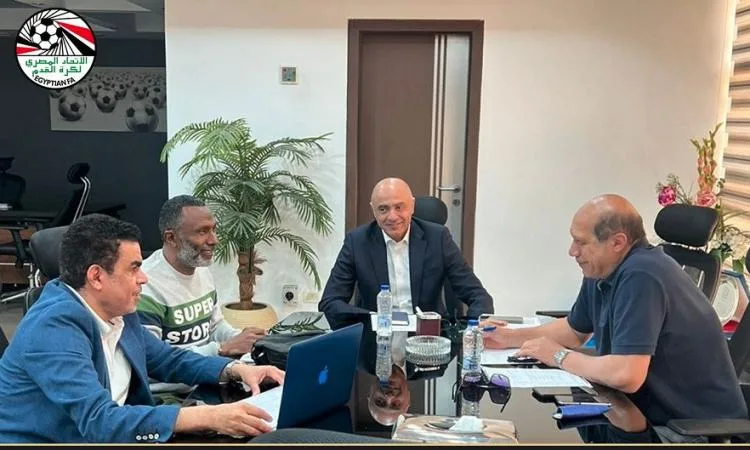 درويش ونبيل يجتمعان مع الكاس استعدادا لكأس العالم درويش ونبيل يجتمعان مع الكاس استعدادا لكأس العالم