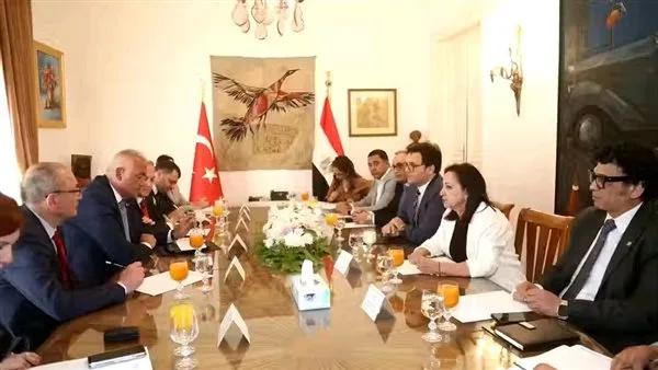 وزير الثقافة يبحث مع نظيره التركي أطر التعاون الثقافي بين البلدين وزير الثقافة يبحث مع نظيره التركي أطر التعاون الثقافي بين البلدين