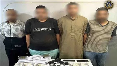 الداخلية تكشف ملابسات واقعة استيلاء على أموال وافد أجنبي بالجيزة وانتحال صفة الداخلية تكشف ملابسات واقعة استيلاء على أموال وافد أجنبي بالجيزة وانتحال صفة