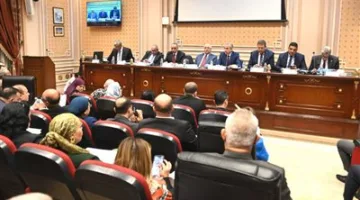 نرفع له القبعة .. اسكان النواب تشيد بجهود وزير الشؤون النيابية في مناقشات الايجار القديم..والنواب يردون بالتصفيق