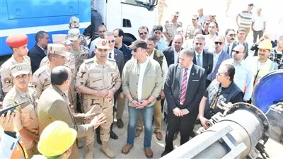 محافظ الفيوم وقائد قوات الدفاع الشعبي والعسكري يتفقدان معسكر الإيواء العاجل.. ويشهدان عرض اصطفاف المعدات محافظ الفيوم وقائد قوات الدفاع الشعبي والعسكري يتفقدان معسكر الإيواء العاجل.. ويشهدان عرض اصطفاف المعدات