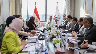وزير الصحة والسكان يناقش مشروع موازنة قطاع الصحة للعام المالي 2026/2025 وزير الصحة والسكان يناقش مشروع موازنة قطاع الصحة للعام المالي 2026/2025