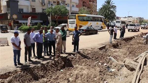 تفاصيل تفقد نائب محافظ أسوان تطوير وتوسعة طريق السادات تفاصيل تفقد نائب محافظ أسوان تطوير وتوسعة طريق السادات