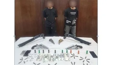 سقوط عنصرين إجراميين بالقاهرة بتهمة الاتجار بالمواد المخدرة والأسلحة النارية سقوط عنصرين إجراميين بالقاهرة بتهمة الاتجار بالمواد المخدرة والأسلحة النارية