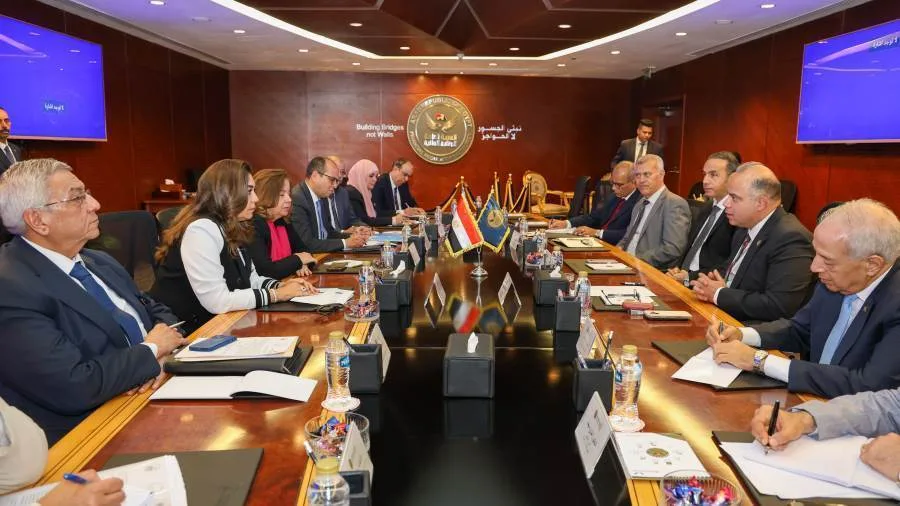 اجتماع تنسيقي بين الرقابة المالية والتنمية المحلية لبحث آليات الاستفادة من الخدمات المالية غير المصرفية في المحافظات اجتماع تنسيقي بين الرقابة المالية والتنمية المحلية لبحث آليات الاستفادة من الخدمات المالية غير المصرفية في المحافظات