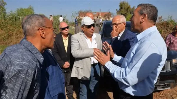 خلال جولته بحقول القمح.. محافظ الدقهلية يستمع إلى المزارعين خلال جولته بحقول القمح.. محافظ الدقهلية يستمع إلى المزارعين