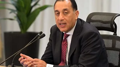 مدبولي: لجنة مشتركة من الجهات المختلفة لميكنة الإجراءات داخل المطارات وعلى رأسها مطار القاهرة مدبولي: لجنة مشتركة من الجهات المختلفة لميكنة الإجراءات داخل المطارات وعلى رأسها مطار القاهرة