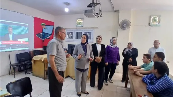 وكيل تعليم القاهرة تتفقد المراجعات النهائية للشهادة الإعدادية وكيل تعليم القاهرة تتفقد المراجعات النهائية للشهادة الإعدادية