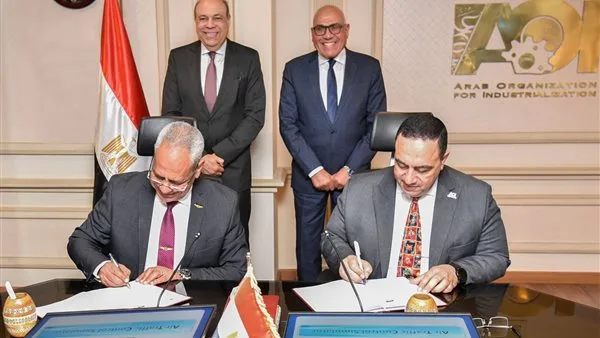 الحفني ورئيس الهيئة العربية للتصنيع يشهدا توقيع بروتوكول تعاون بين أكاديمية علوم الطيران المدني ومصنع الإلكترونيات الحفني ورئيس الهيئة العربية للتصنيع يشهدا توقيع بروتوكول تعاون بين أكاديمية علوم الطيران المدني ومصنع الإلكترونيات